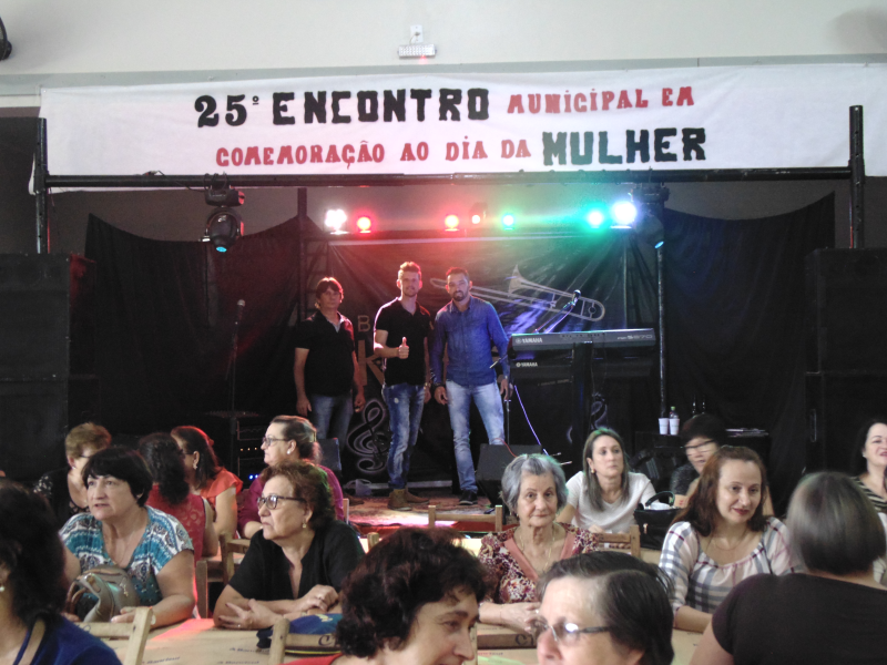       A ADMNISTRAÇÃO MUNICIPAL PROPORCIONA DIA FESTIVO EM COMEMORAÇÃO AO DIA DA MULHER